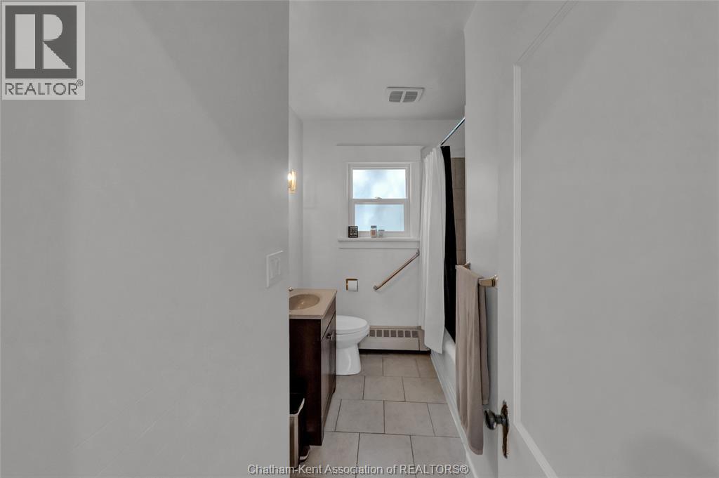 1134 Elizabeth STREET - Image 25