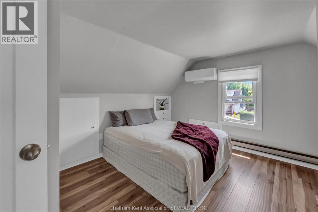 1134 Elizabeth STREET - 27