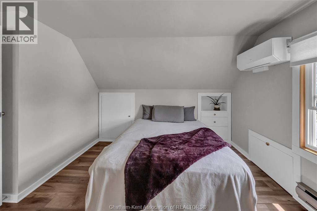 1134 Elizabeth STREET - 28