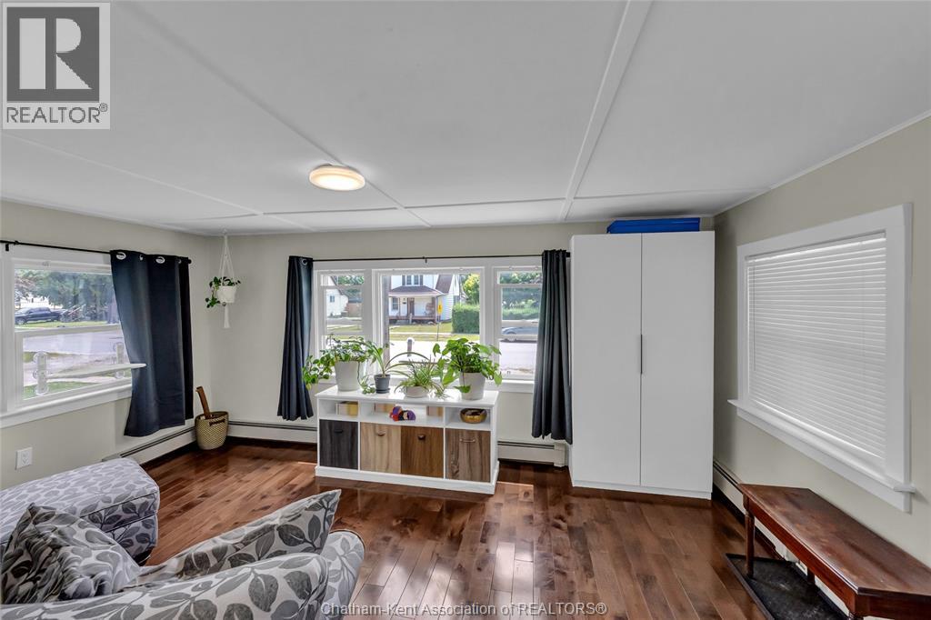 1134 Elizabeth STREET - 3