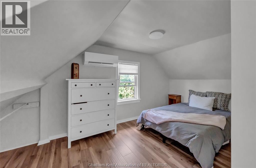 1134 Elizabeth STREET - 32