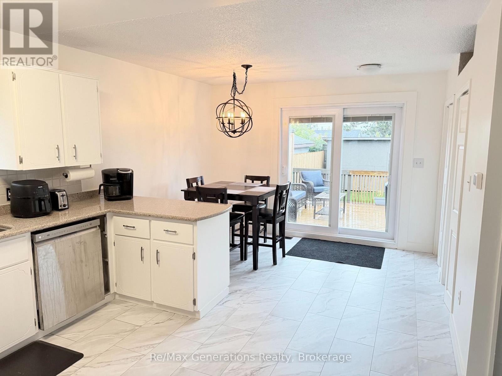 1413 FRANCIS STREET W - Image 12