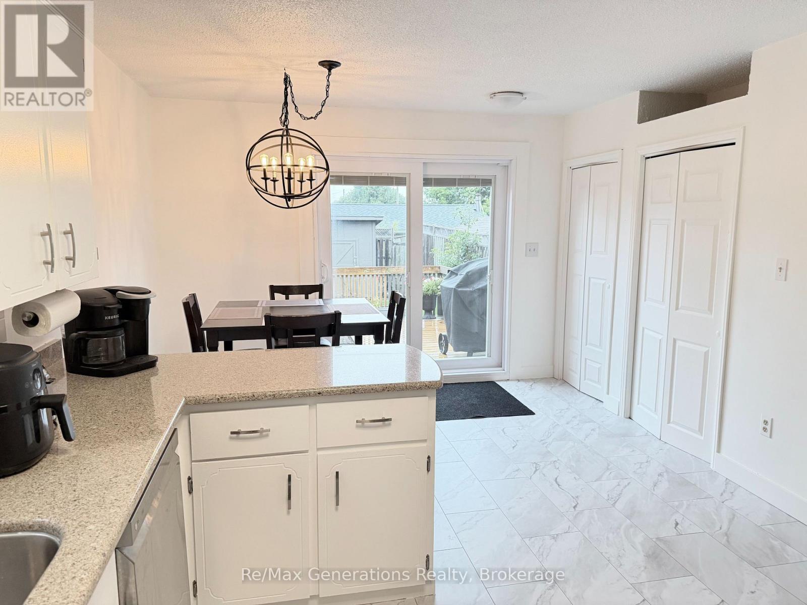 1413 FRANCIS STREET W - 13