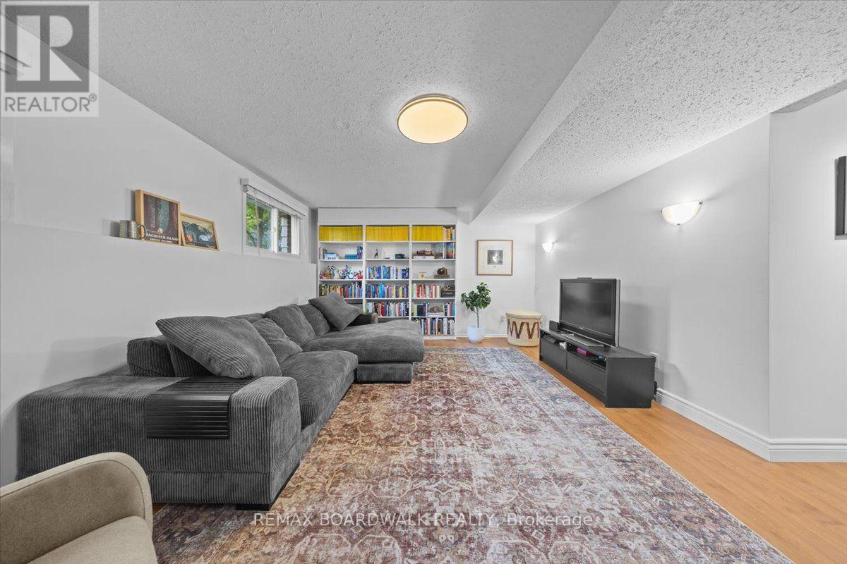 989 CAHILL DRIVE W - 25