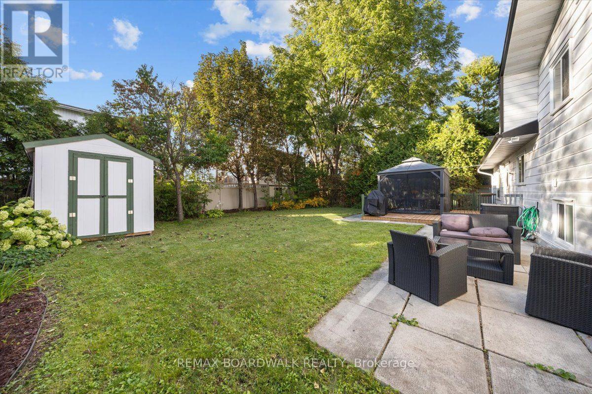 989 CAHILL DRIVE W photo 35