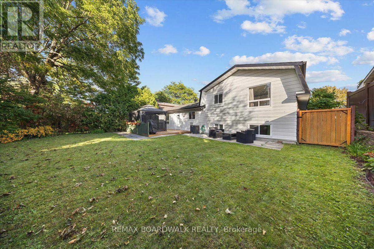 989 CAHILL DRIVE W photo 36