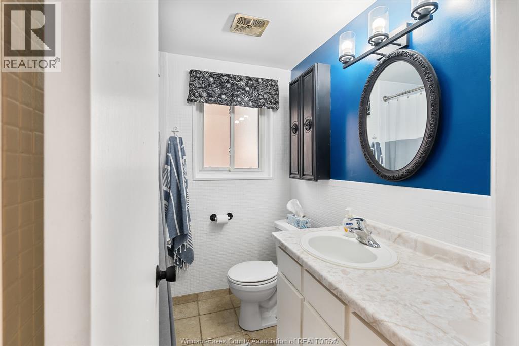 1555 ADANAC AVENUE - 25
