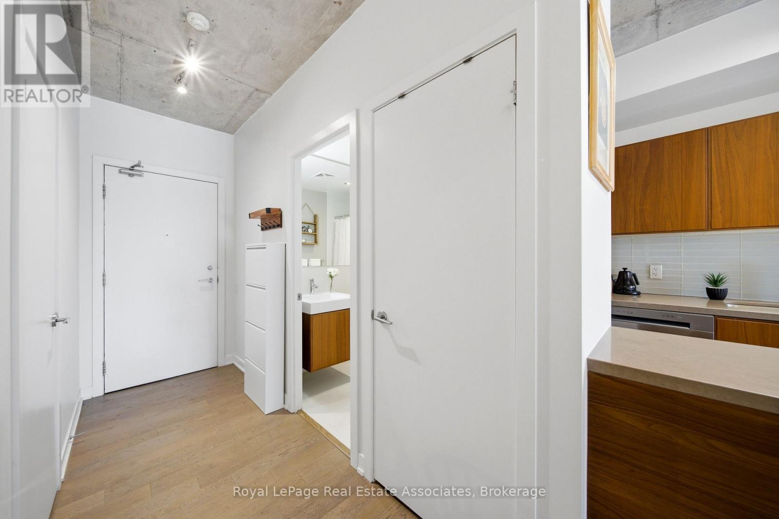 Photo of 302 - 318 KING STREET E