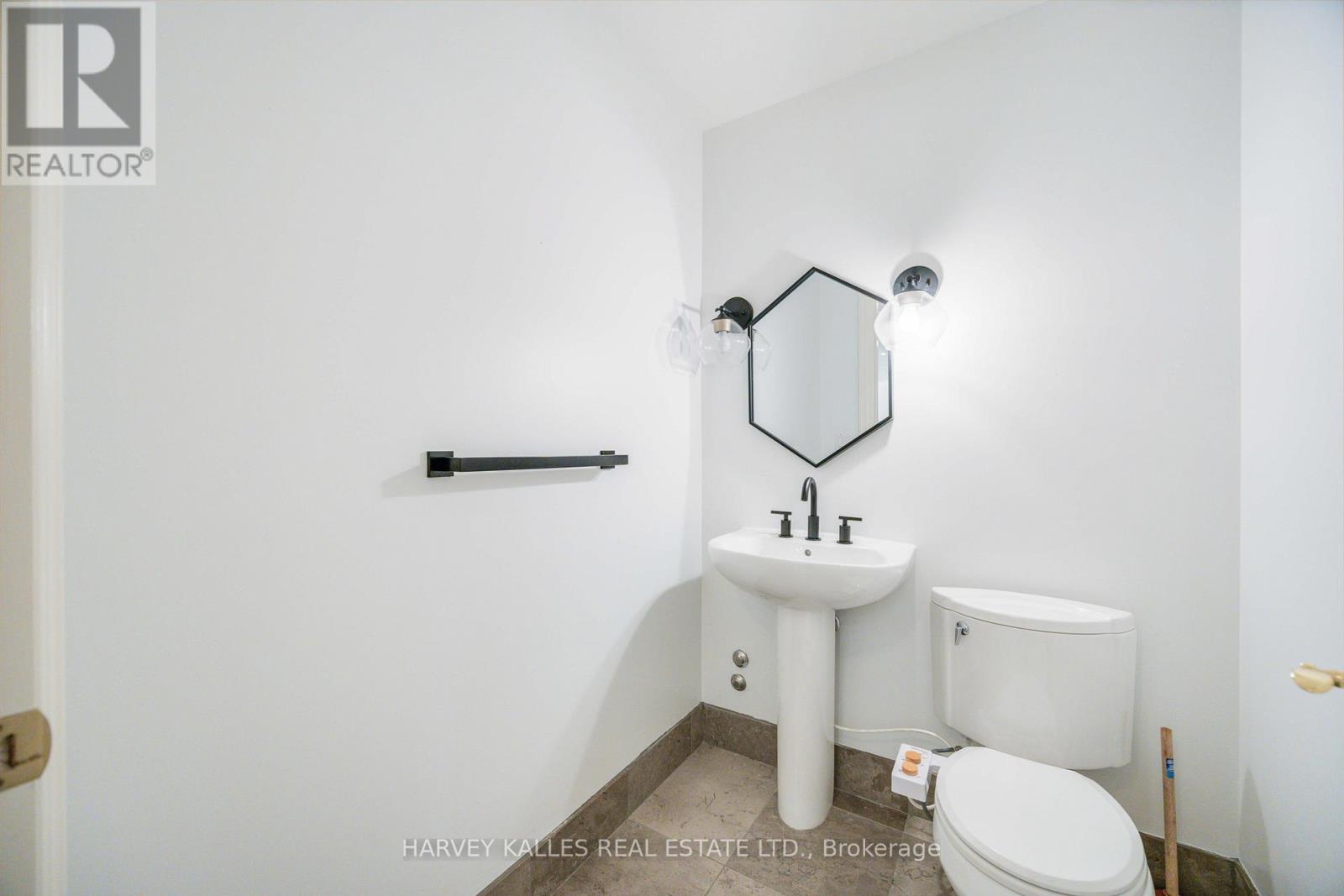 Photo of 201 - 33 DELISLE AVENUE
