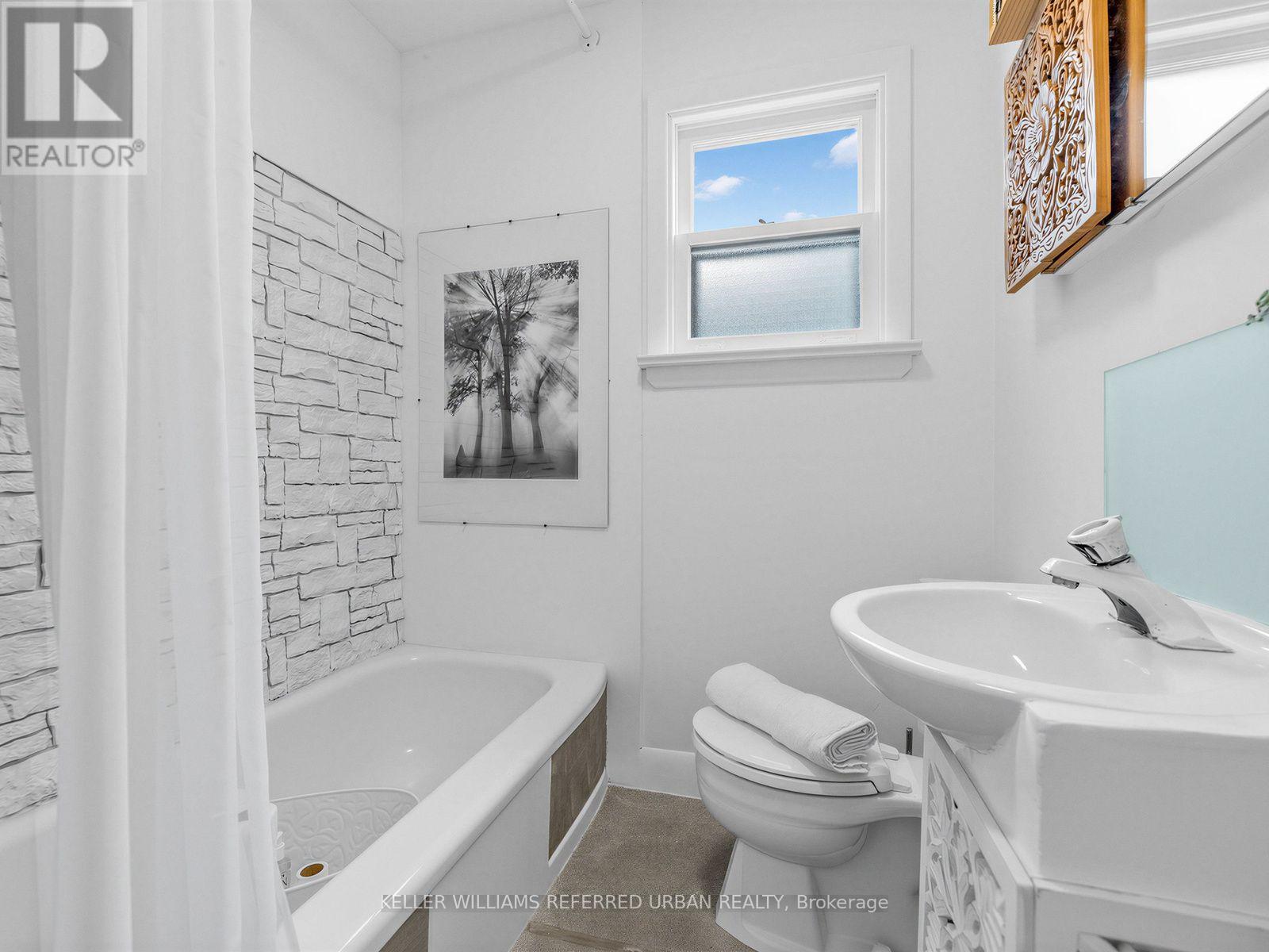 246 BURNETT AVENUE - 11