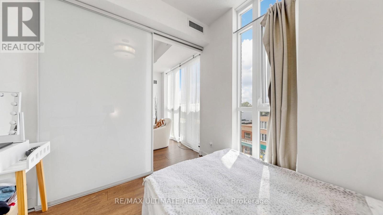 #404 2055 DANFORTH AVENUE - 23
