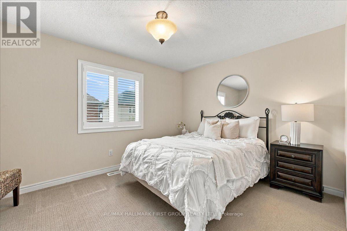 14 Belsey Lane, Clarington, ON photo 19