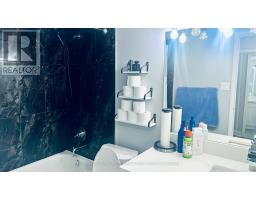 201 - 15390 Yonge Street, Aurora, ON L4G1N8 Photo 39