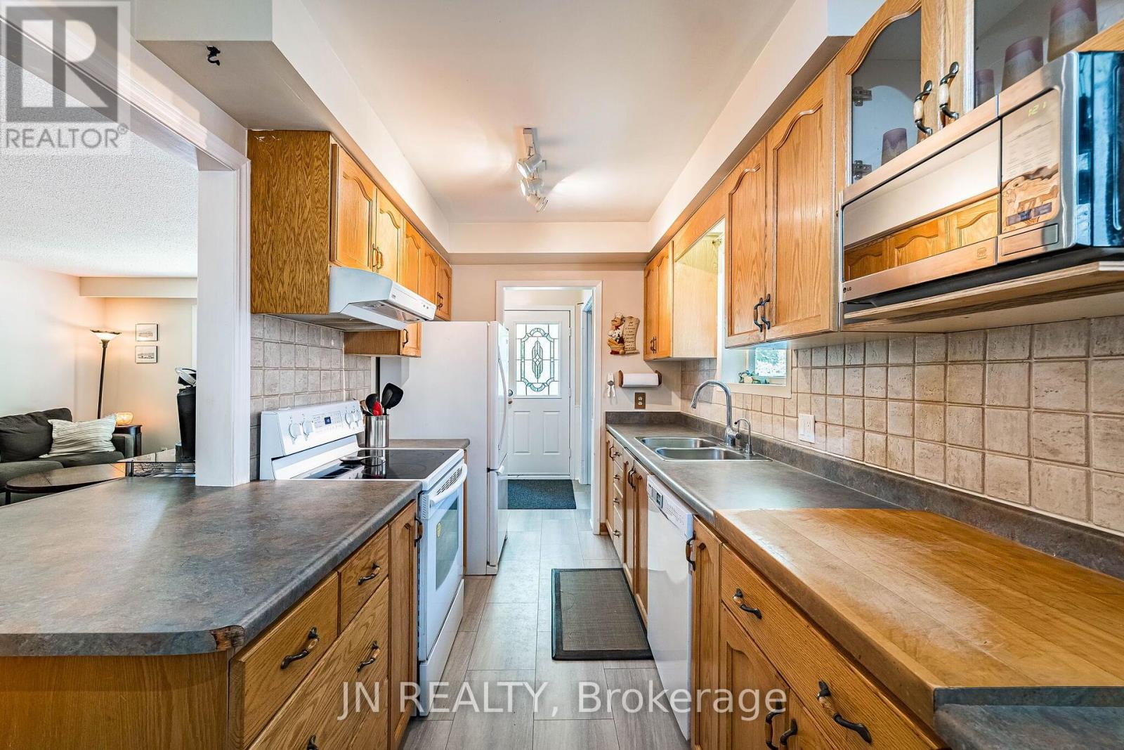49 SCHOOL STREET - Image 19
