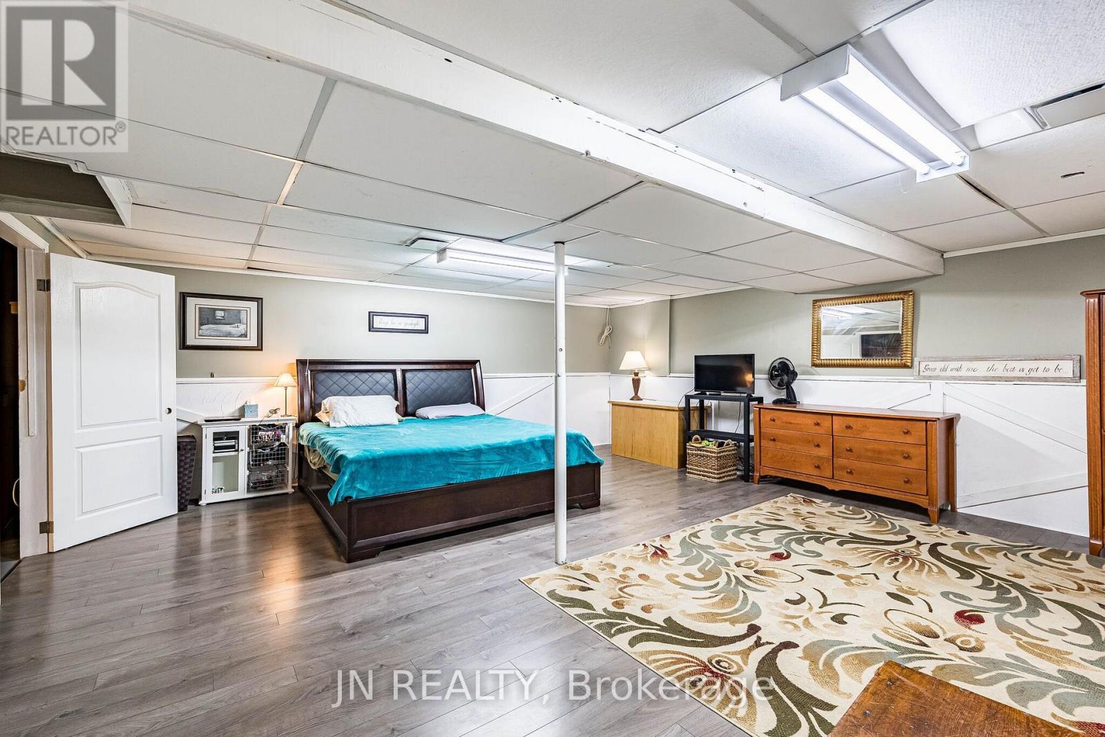 49 SCHOOL STREET - Image 34