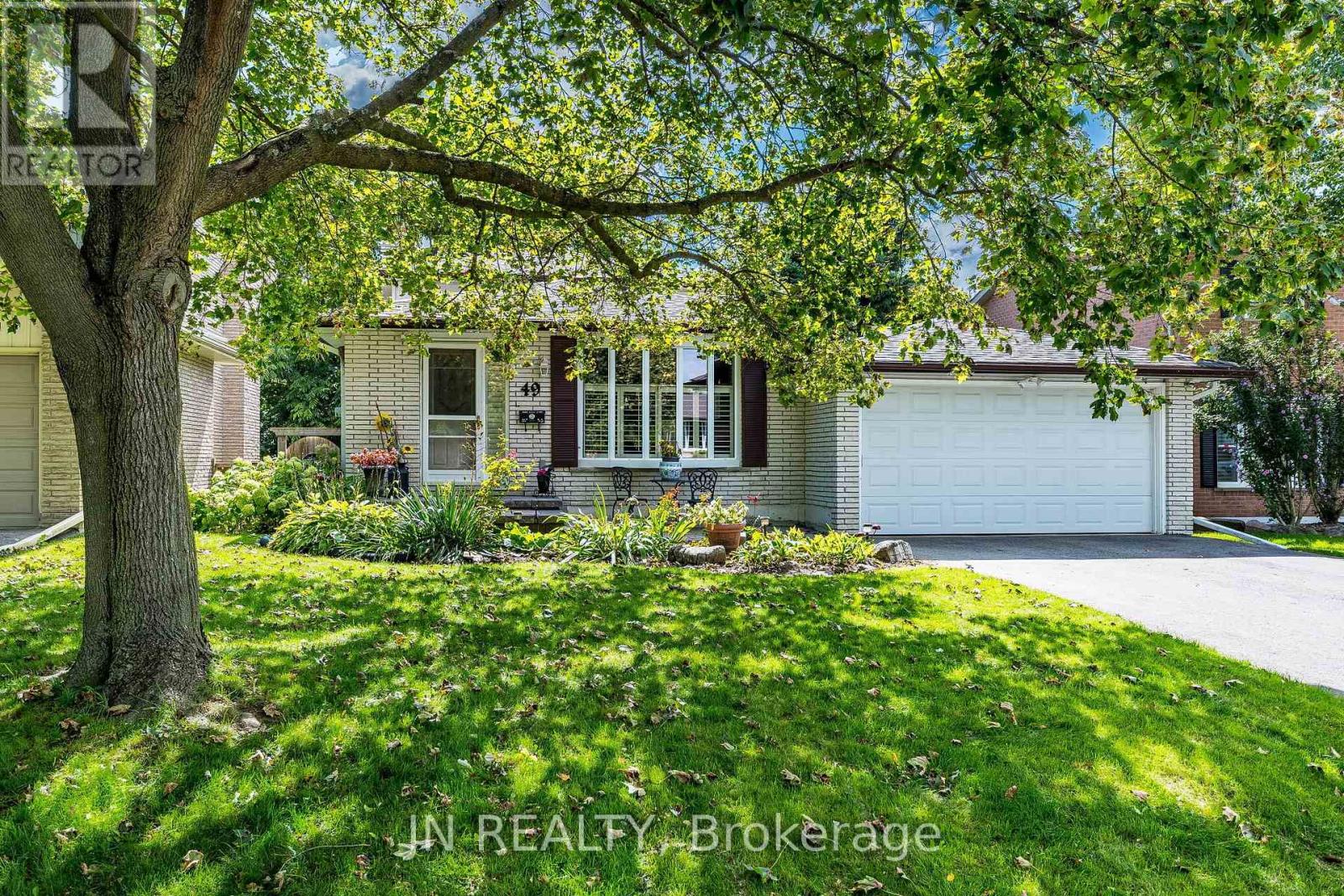 49 School Street, East Gwillimbury (Holland Landing), Ontario, L9N1K6, East Gwillimbury (Holland Landing), Ontario — photo 4 of 5