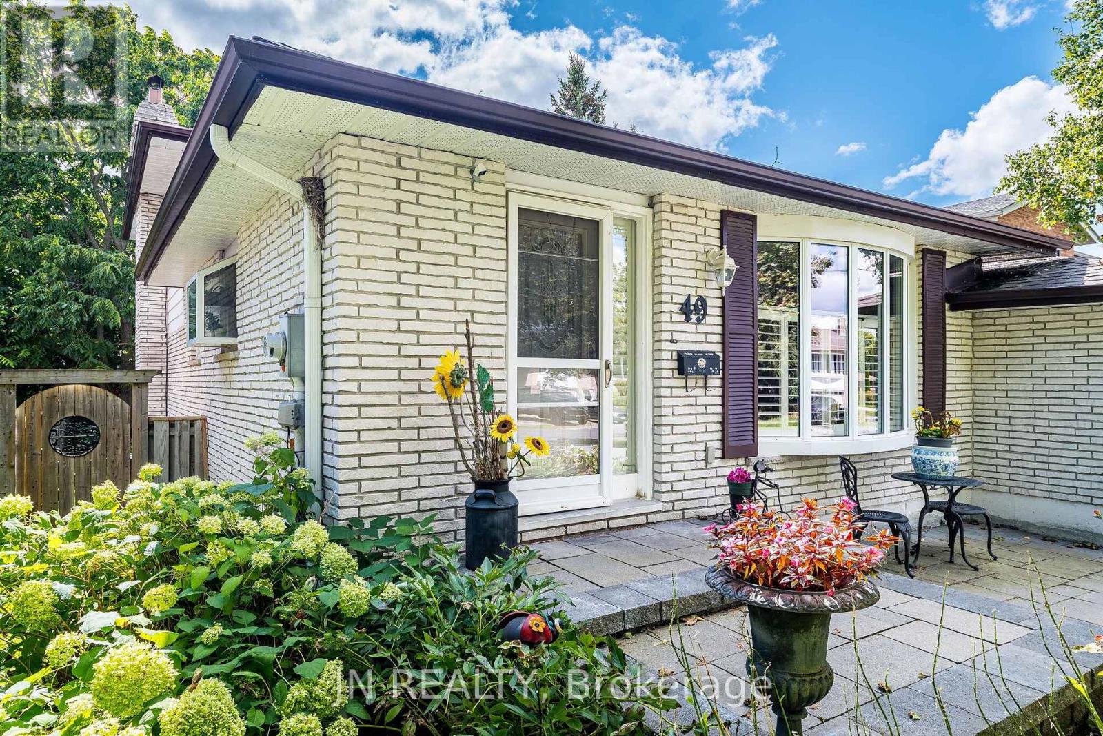 49 School Street, East Gwillimbury (Holland Landing), Ontario, L9N1K6, East Gwillimbury (Holland Landing), Ontario — photo 5 of 5