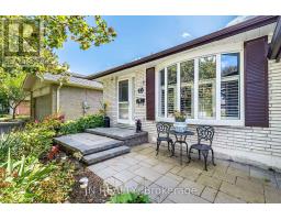 Kitchen - 49 School Street, East Gwillimbury, ON L9N1K6 Photo 6