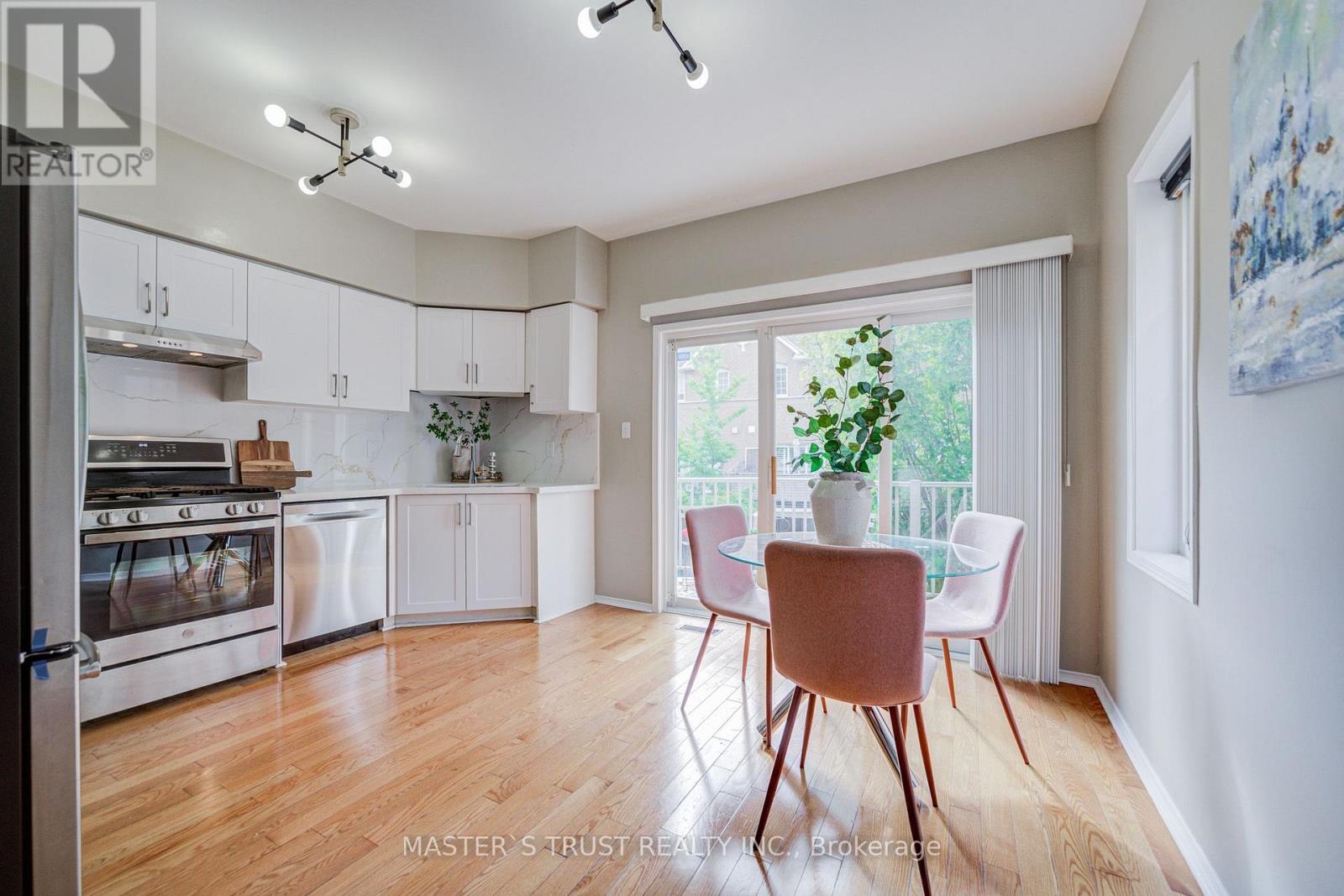 #272 23 OBSERVATORY LANE - 8