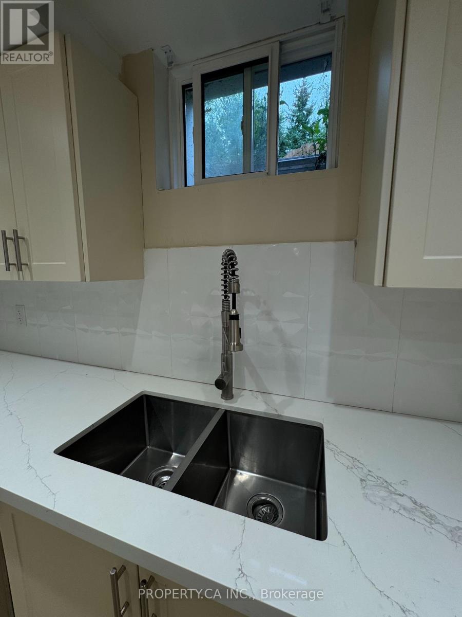 #Lower 746 Leslie Valley Drive, Newmarket (Huron Heights-Leslie Valley), Ontario, L3Y7J3, Newmarket (Huron Heights-Leslie Valley), Ontario — photo 5 of 5
