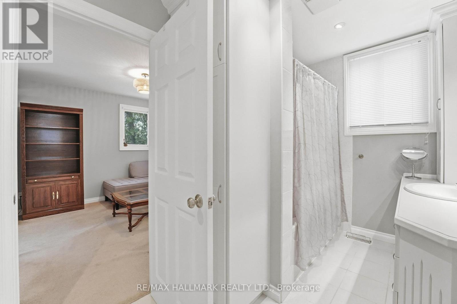 104 RIVERBANK DRIVE - Image 32