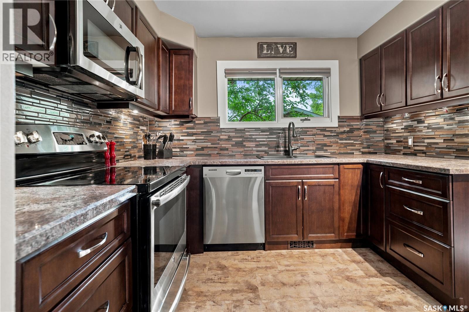 609 18th AVENUE E, Regina — photo 12