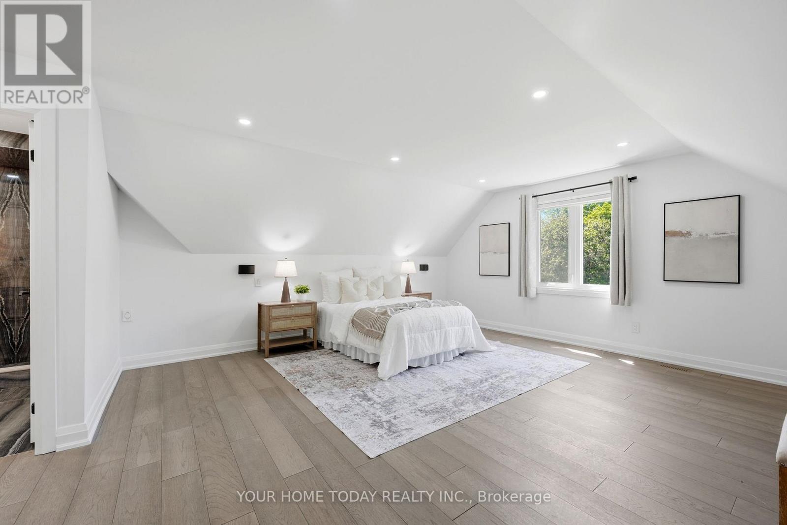 27 CHANTELAY CRESCENT - 28