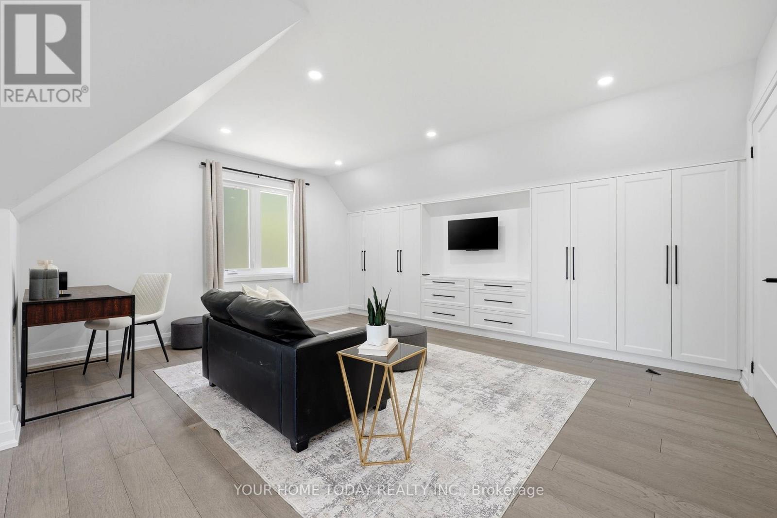 27 CHANTELAY CRESCENT - 29