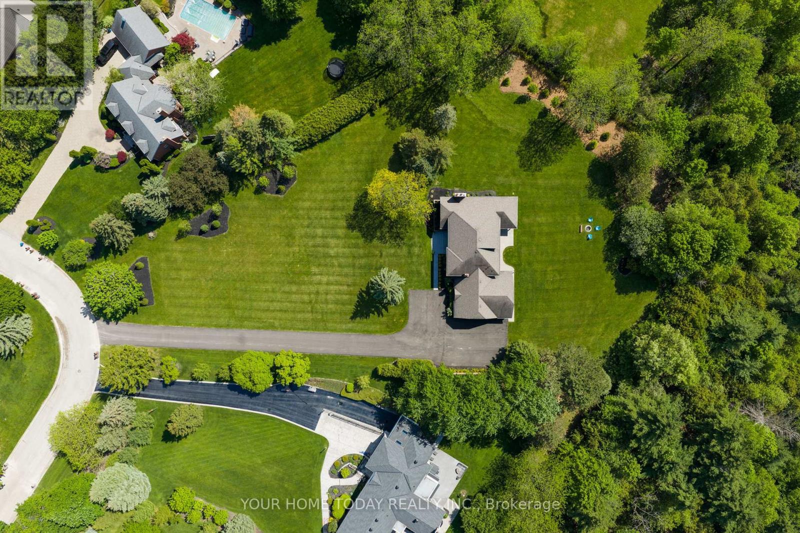 27 CHANTELAY CRESCENT - 42