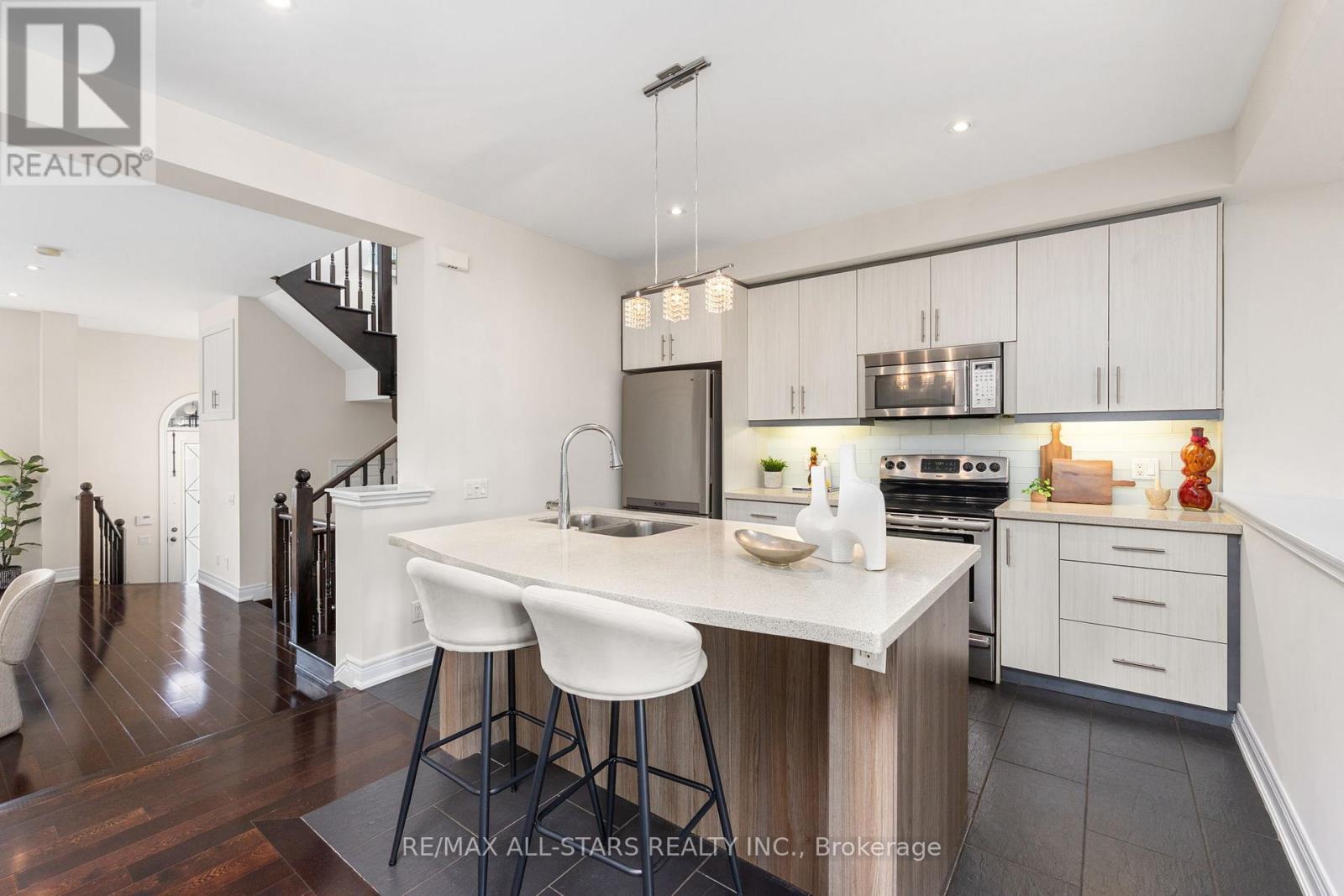1113B ISLINGTON AVENUE - 10