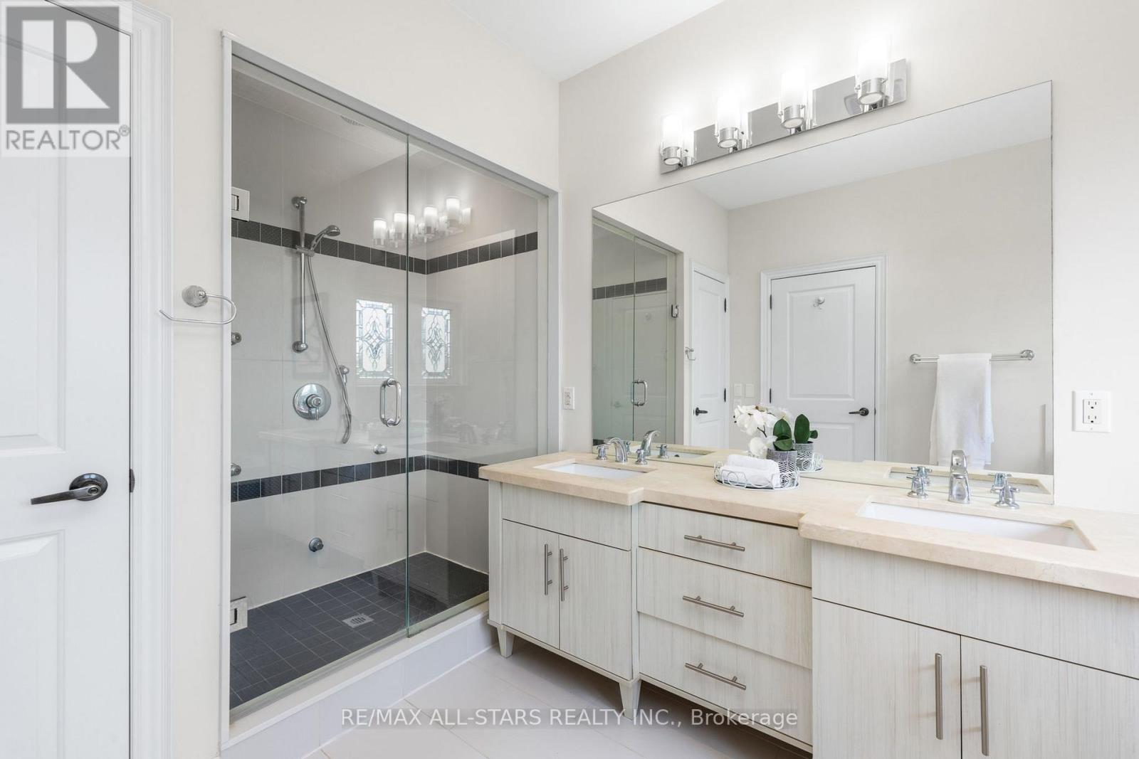 1113B ISLINGTON AVENUE - 21