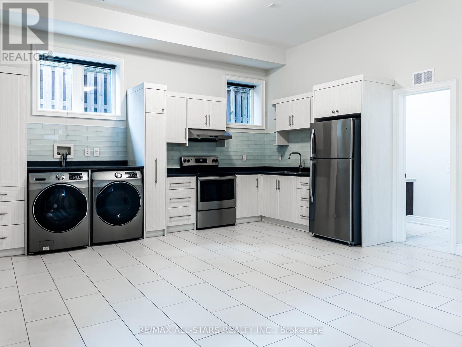 1113B ISLINGTON AVENUE - 35