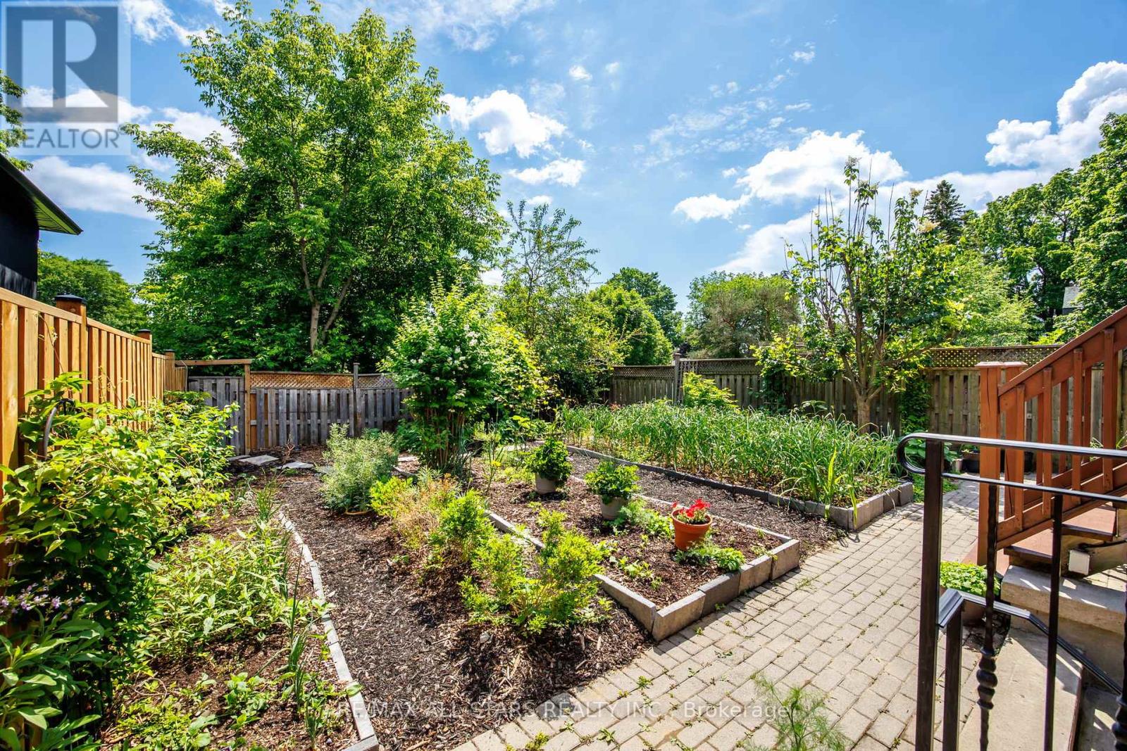 1113B ISLINGTON AVENUE - 44