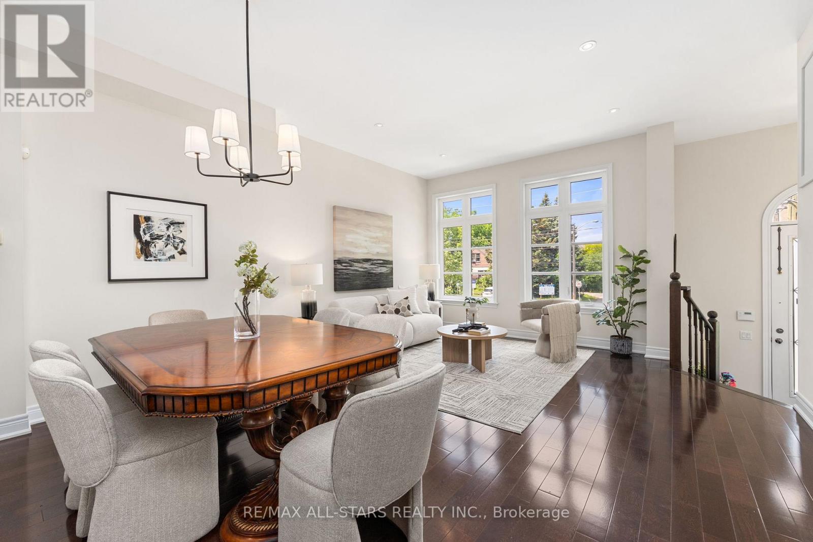 Photo of 1113B ISLINGTON AVENUE