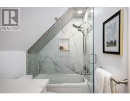 Living room - 370 Silverthorn Avenue, Toronto, ON M6M3G9 Photo 10
