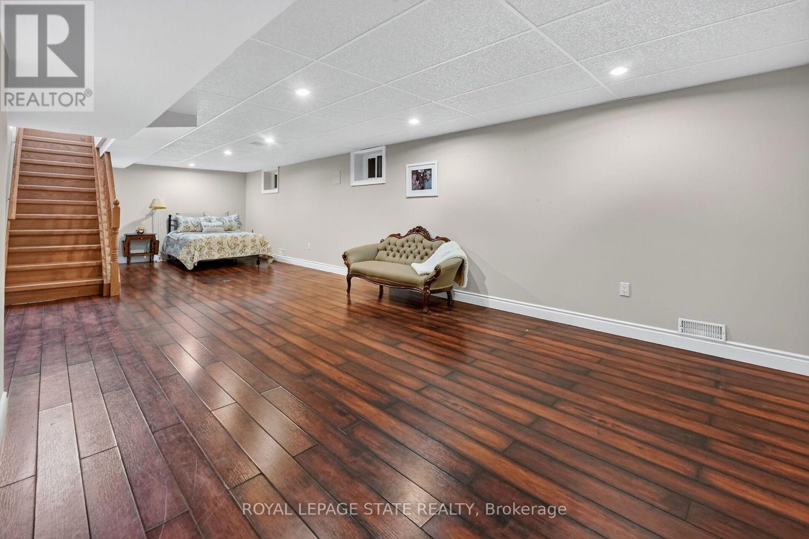 385 MAIN STREET W - Image 36