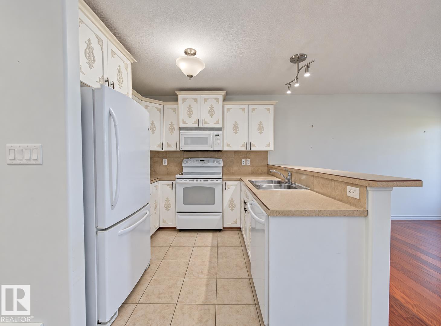 #3 10 Woodcrest Ln, Westpark_FSAS — photo 5 of 30