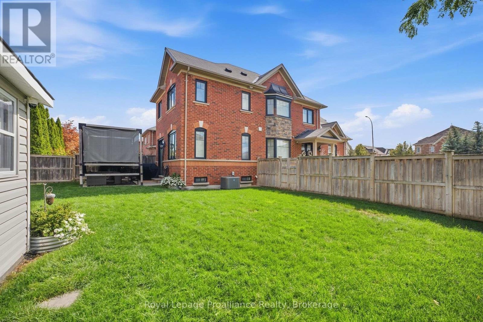 110 Kenneth Hobbs Avenue, Whitby, ON photo 7