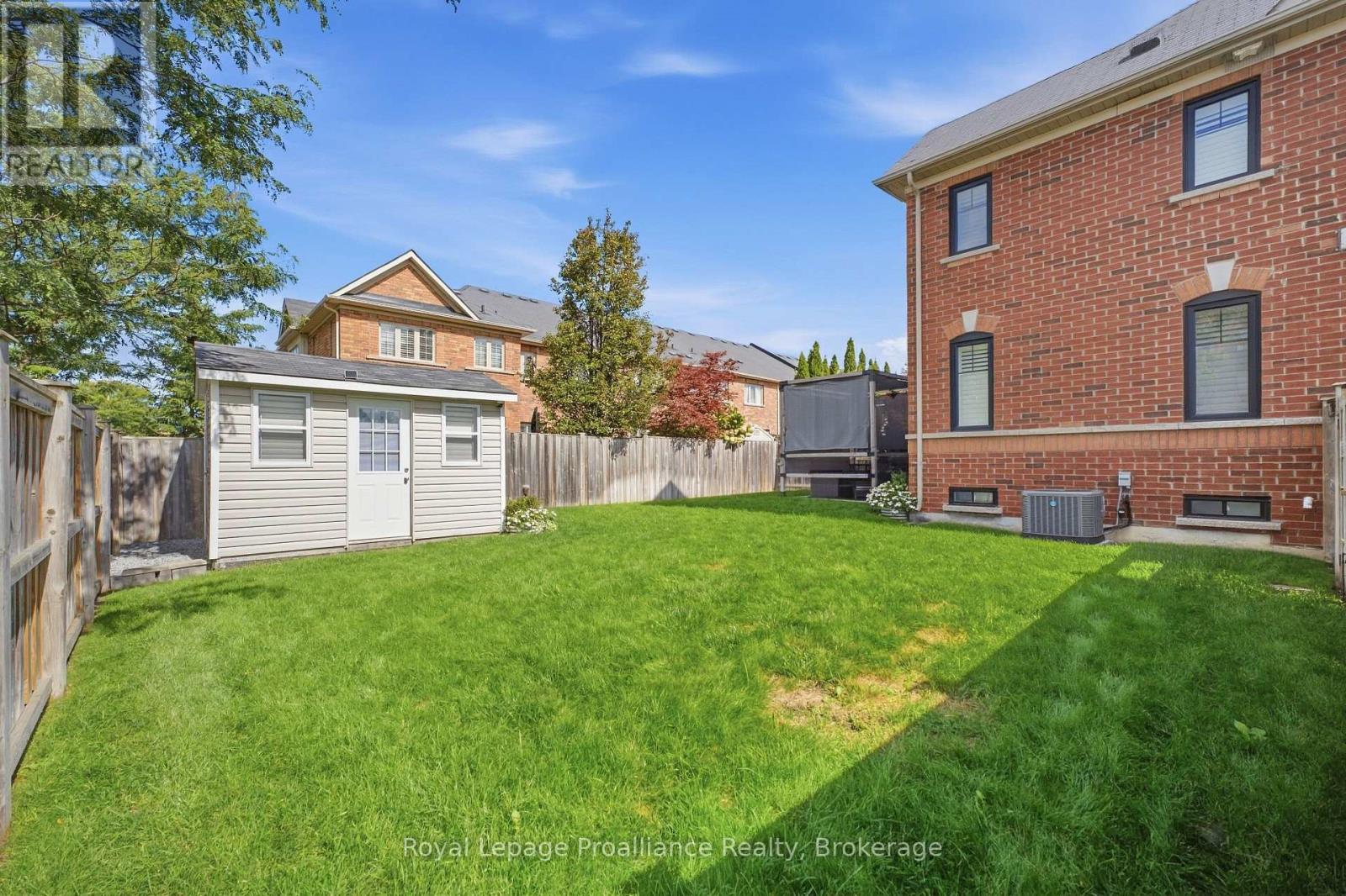 110 Kenneth Hobbs Avenue, Whitby, ON photo 8