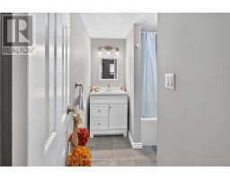 201 - 566 Armstrong Road, Kingston, ON K7M8M2 Photo 16