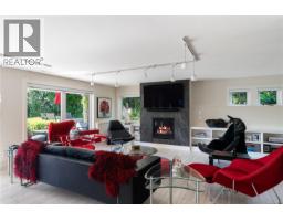 Bathroom - 7090 Brentwood Dr, Central Saanich, BC V8M1B6 Photo 6