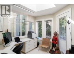 7090 Brentwood Dr, Central Saanich, BC V8M1B6 Photo 25
