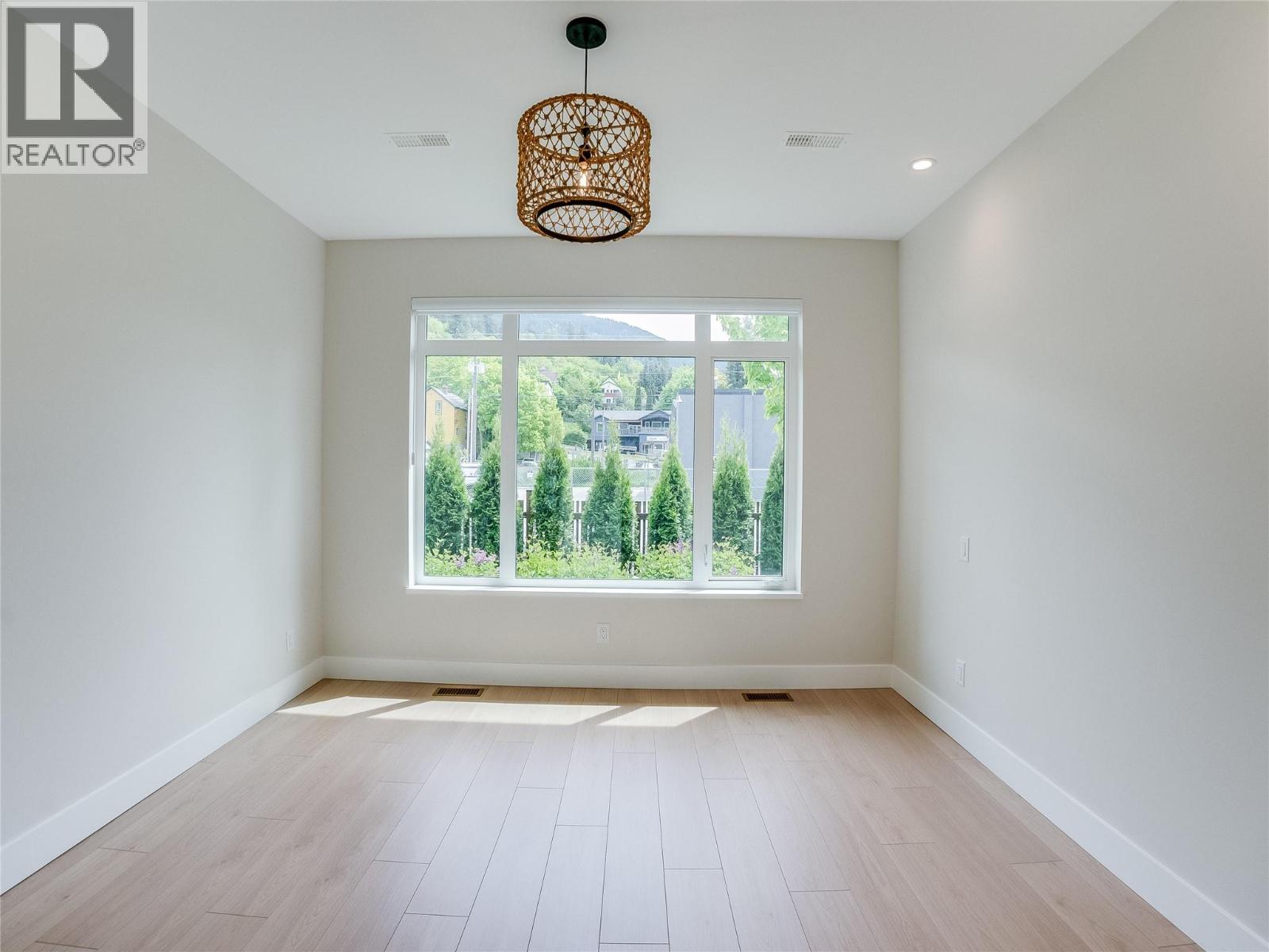 #403 910 Lakeside Drive - 25