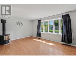 Family room - 303 Hoylake Crescent, Ottawa, ON K1E1M1 Photo 8