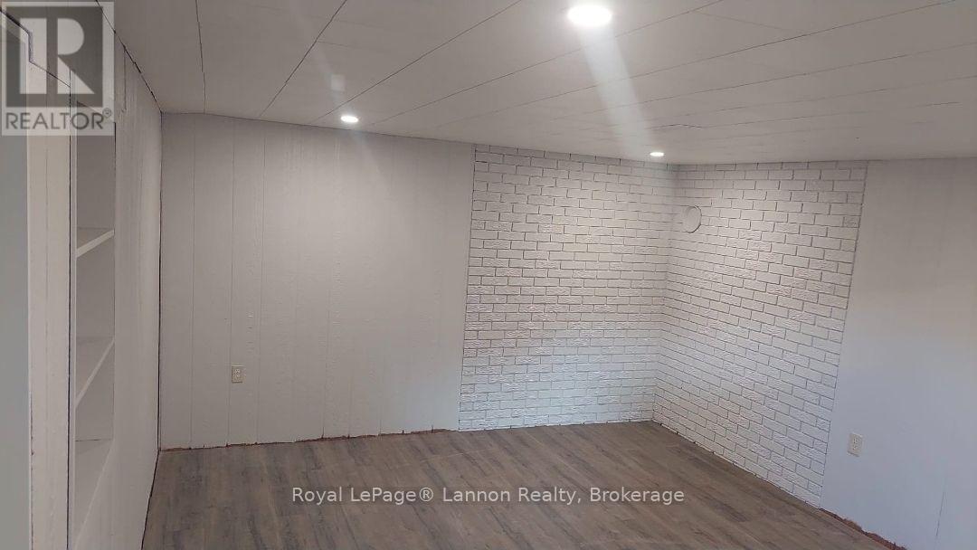 402 JAMES STREET N - 12