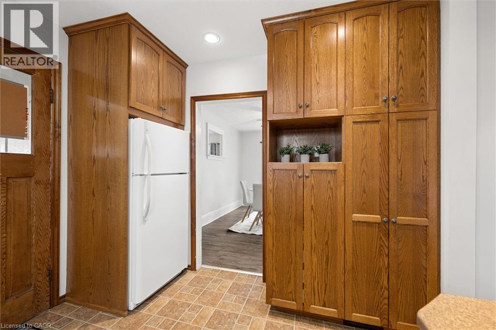195 VICTORIA Avenue S - Image 13