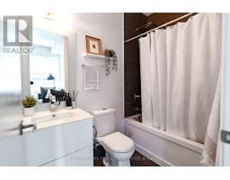 320 - 111 St Clair Avenue W, Toronto, ON M4V1N5 Photo 17
