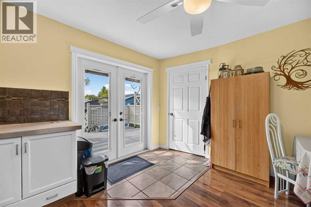 Listing photo – 1008 2 Street NE, Sundre