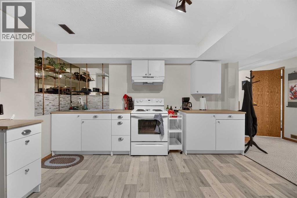 Listing photo – 1008 2 Street NE, Sundre