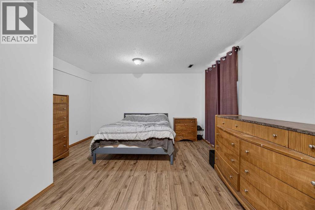 Listing photo – 1008 2 Street NE, Sundre